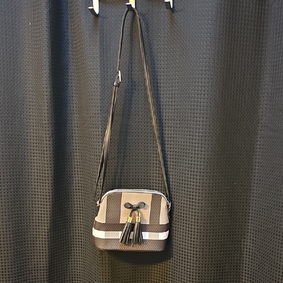 Stylish Black and White Crossbody Bag - Picture 2 of 7